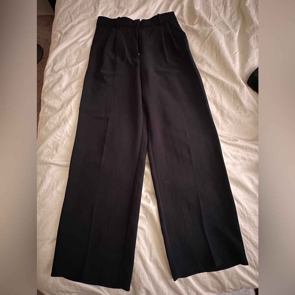Aritzia Effortless Pants Short length